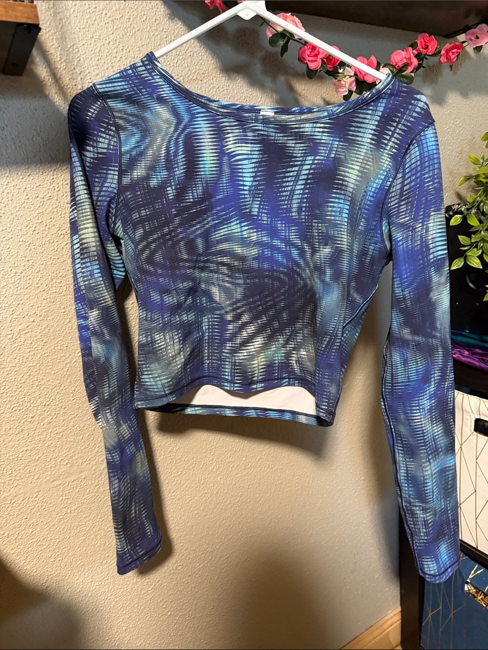 lululemon athletica Blue & Teal Patterned Long Sleeve Crop Top